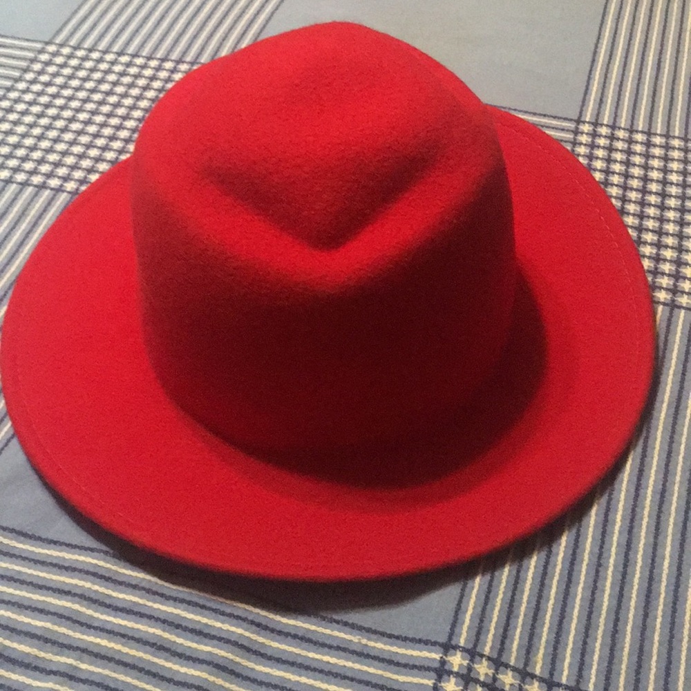 Women 100% Wool hat. New